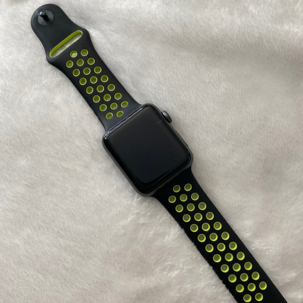 Apple Watch 42MM Nike+ Series 3 black and neon green sports band S/M - Picture 4 of 12